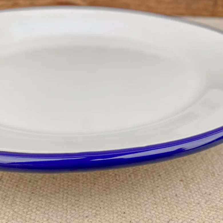 Assiette en émail blanc liseré bleu