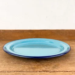Assiette plate en émail turquoise