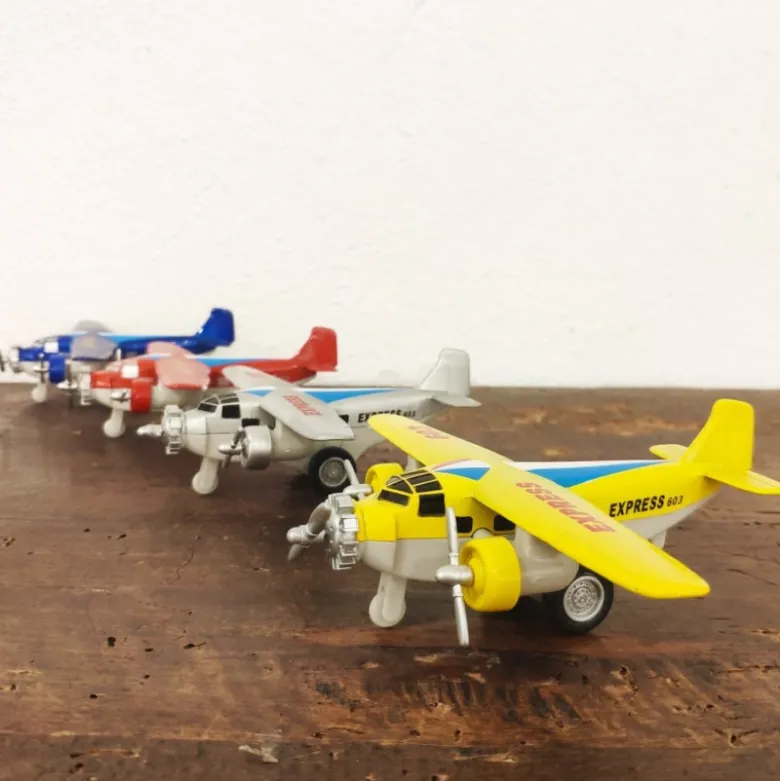 Avion à rétro-friction
