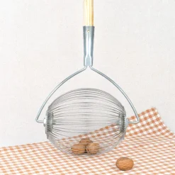 Boule ramasse noix