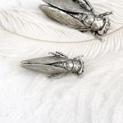 Broche cigale vieil argent