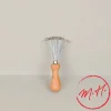 Brosse à brosses et peignes