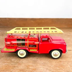 Camion de pompiers en métal