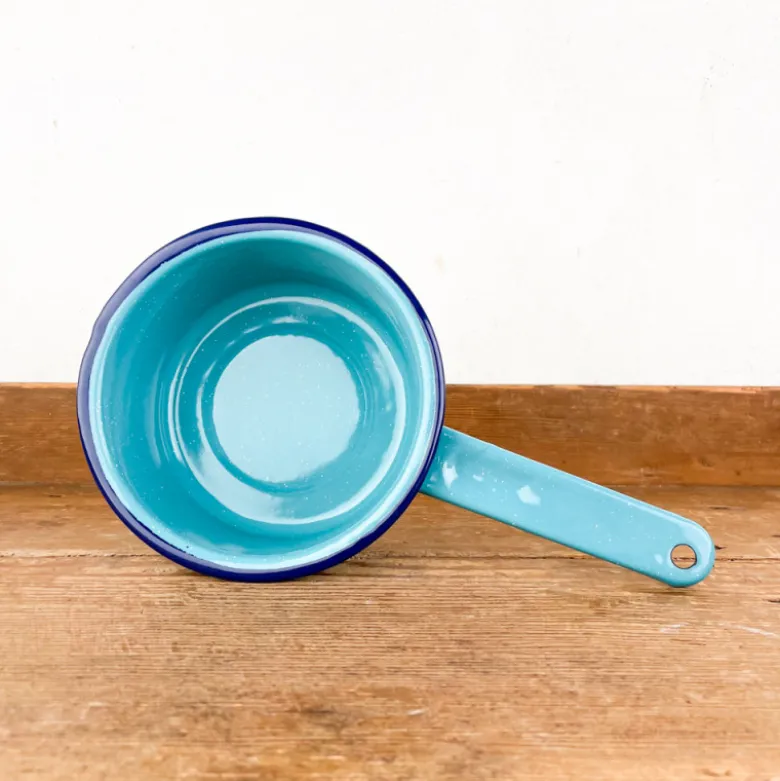 Casserole en émail turquoise