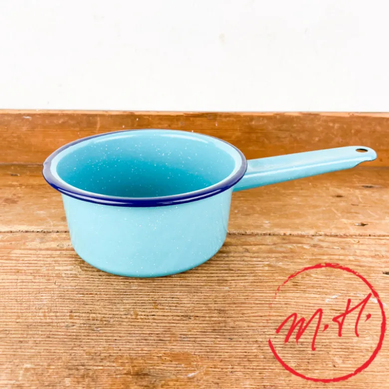 Casserole en émail turquoise