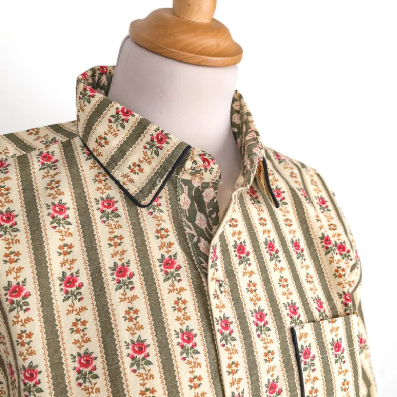 Chemise kaki à fleurs anciennes