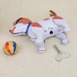 Chien mécanique et son ballon