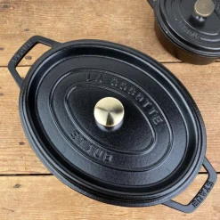 Cocotte en fonte ovale noire mate