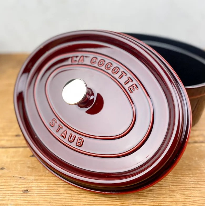 Cocotte ovale en fonte grenat