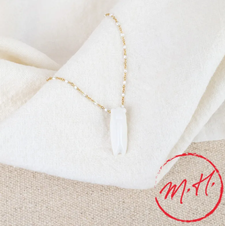 Collier cigale faïence blanche
