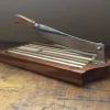 Couteau à pain sur socle