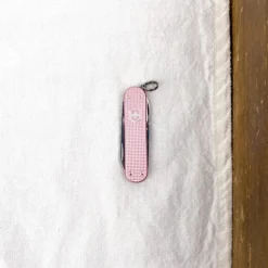 Couteau Suisse onglier en aluminium gaufré