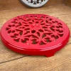 Dessous de plat en fonte rouge