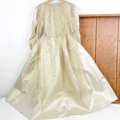 Déguisement robe de princesse dorée à cape