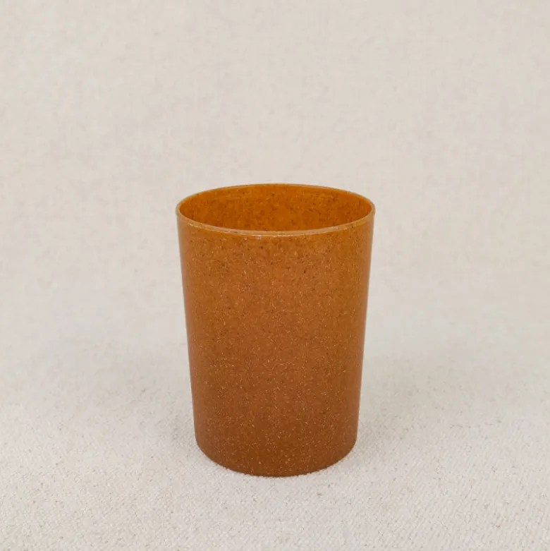 Gobelet en bois d'épicéa liquide