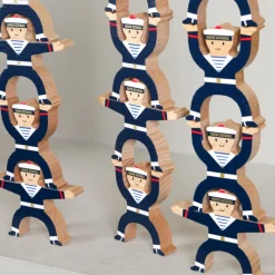 Marins acrobates en bois