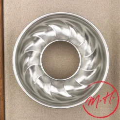 Moule à gâteau trois frères en fer blanc
