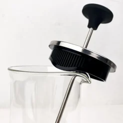 Mousseur à lait à piston