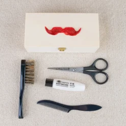 Nécessaire à moustache