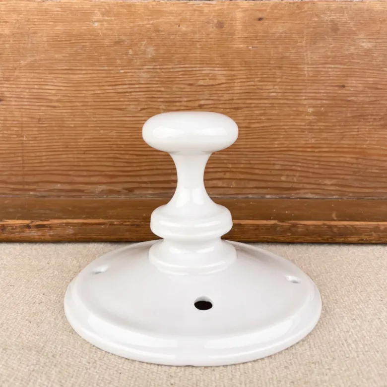 Patère blanche sortie de câble