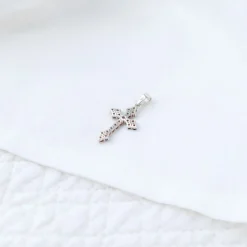 Pendentif croix Arlésienne en argent et grenats
