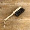 Petite balayette en bois et crin