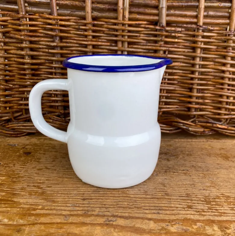 Pichet en émail blanc liseré bleu