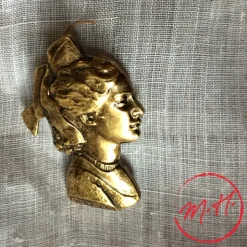 Pins Arlesienne