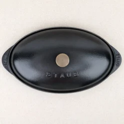 Plat de cuisson ovale en fonte Staub