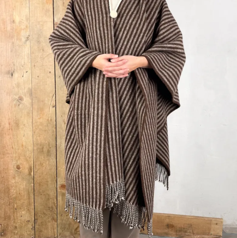 Poncho rayé en laine couleur chocolat/marron foncé