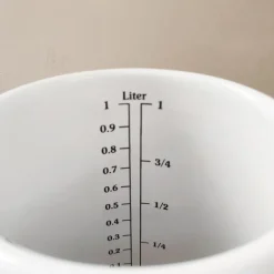 Pot mesureur émail blanc