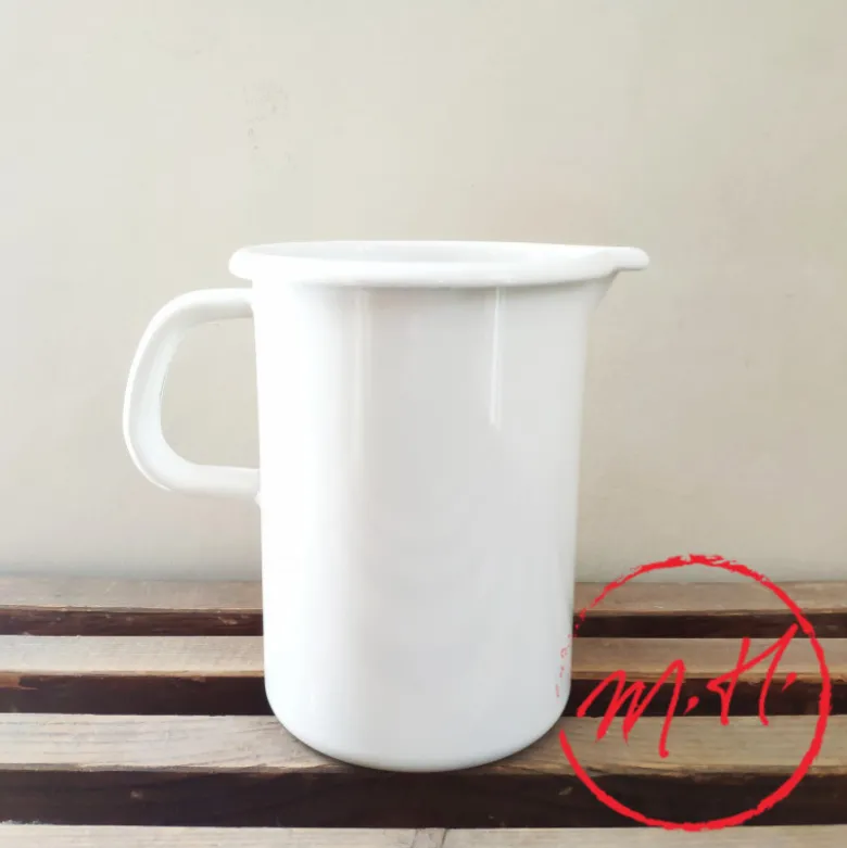 Pot mesureur émail blanc