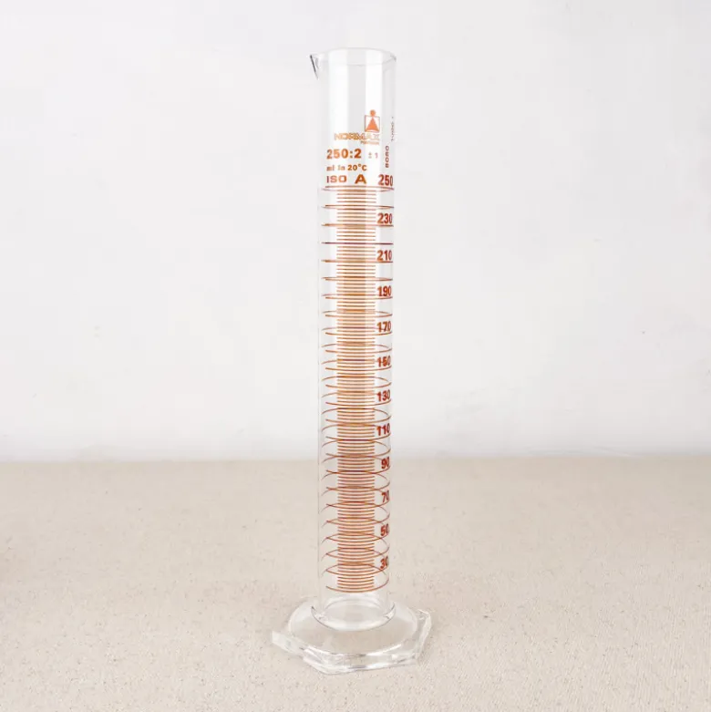 Éprouvette graduée 250ml en verre