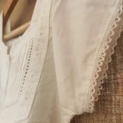 Robe blanche à manches courtes