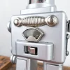 Robot spaceman géant