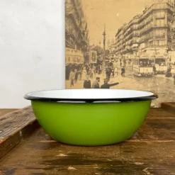 Saladier en émail coloré