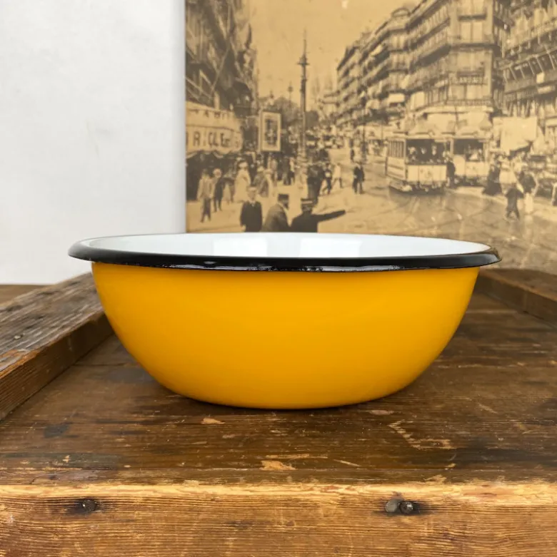 Saladier en émail coloré