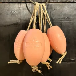 Savon ovale à corde rose