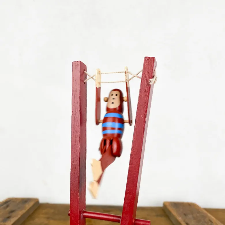 Singe acrobate en bois