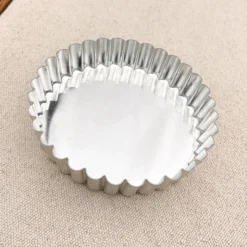 Tartelette en fer blanc à fond mobile