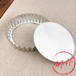 Tartelette en fer blanc à fond mobile