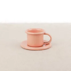 Tasse à café et soucoupe en émail
