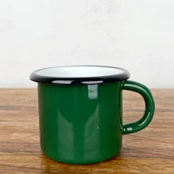 Tasse en émail coloré