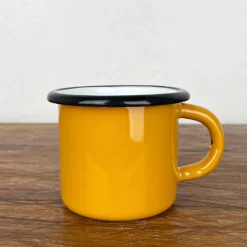 Tasse en émail coloré