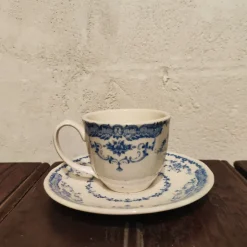 Tasse et soucoupe décor floral