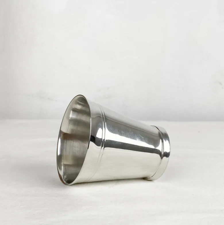 Timbale de naissance en étain brillant