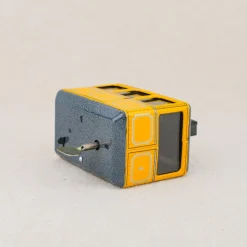 Téléphérique mécanique jaune
