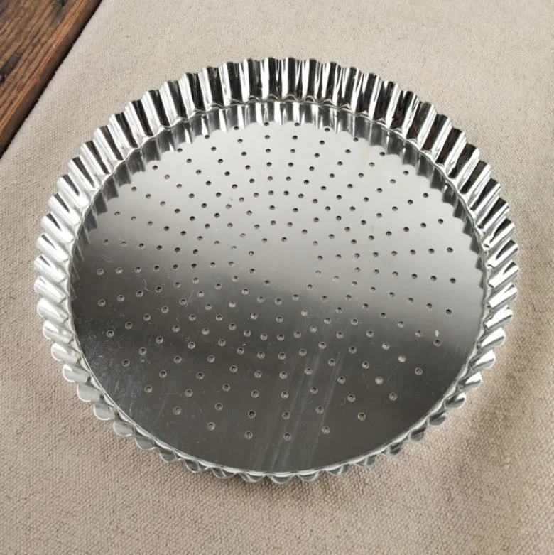 Tourtière perforée en fer blanc