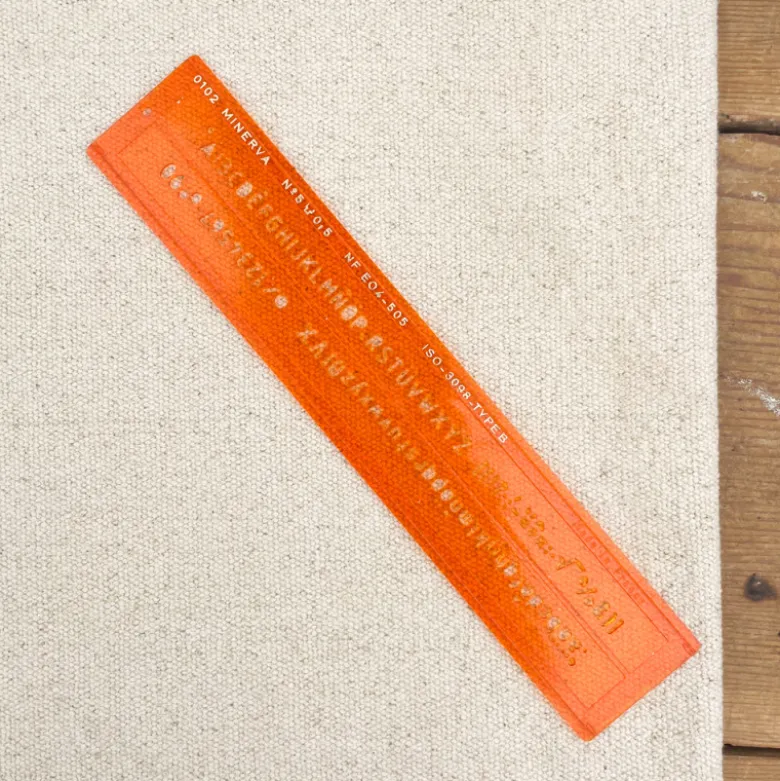 Trace-lettre Norme ISO droit lettres de 5 mm