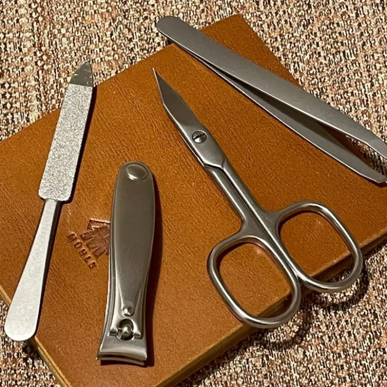Trousse manucure 5 pièces cuir camel